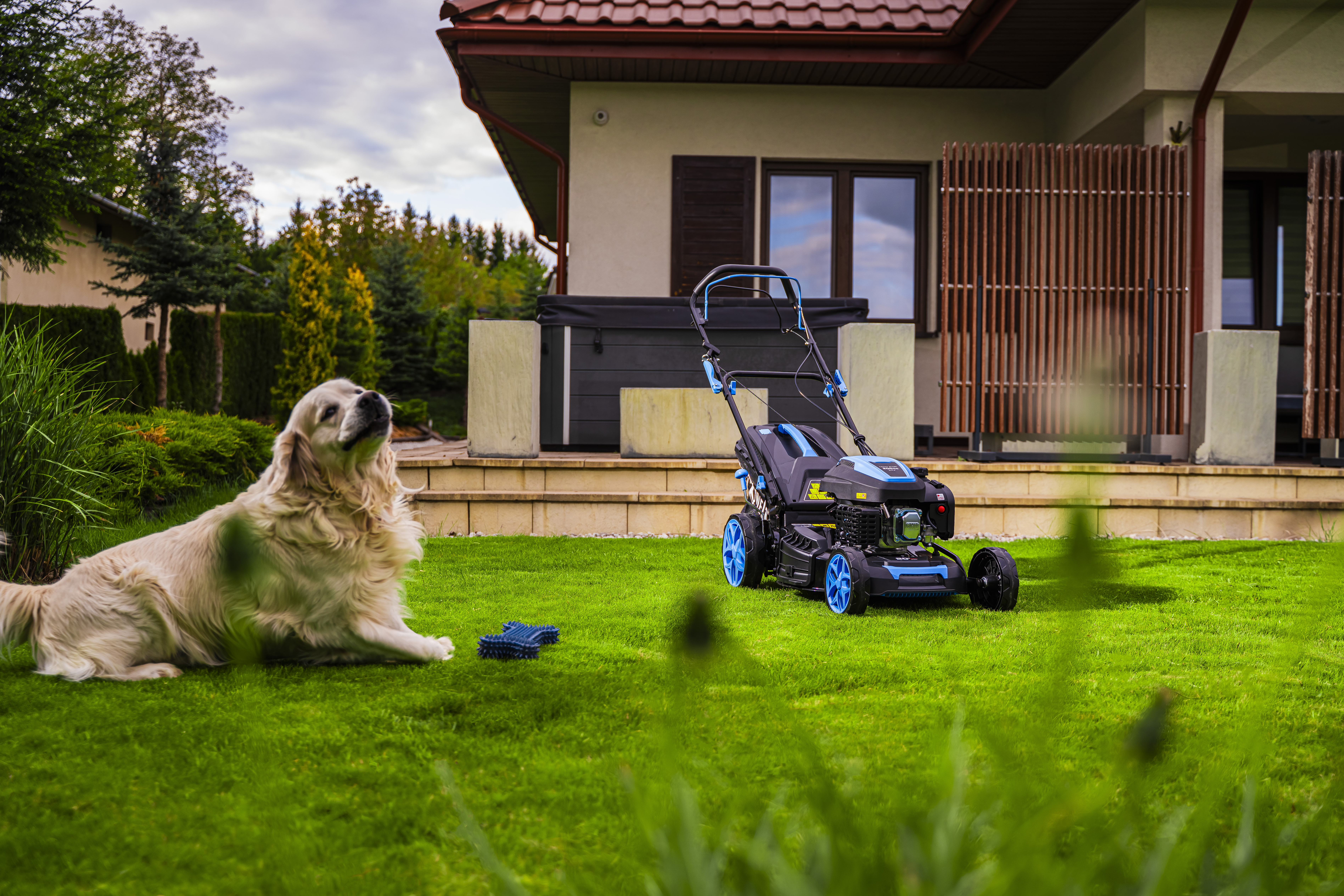 Hexwelt Rasenmäher und Schnittbreite